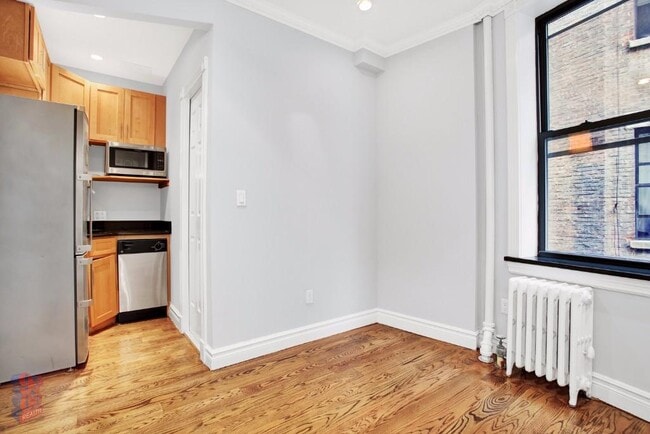 Building Photo - 326 E 35th St Rental