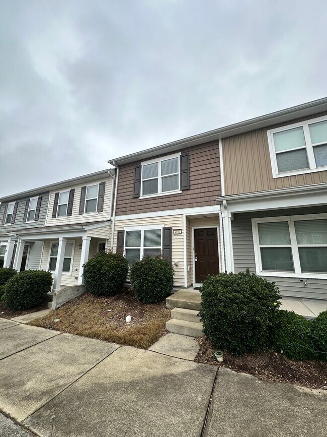 Photo - Spacious 3 Bed, 3.5 Bath Townhome in Desirable & Convenient Highland Creek Community!