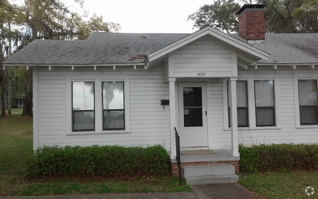 Building Photo - Charming 2-Bedroom, 1-Bathroom Duplex with... Rental