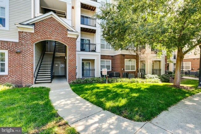Building Photo - 12925 Centre Park Cir Unit 211
