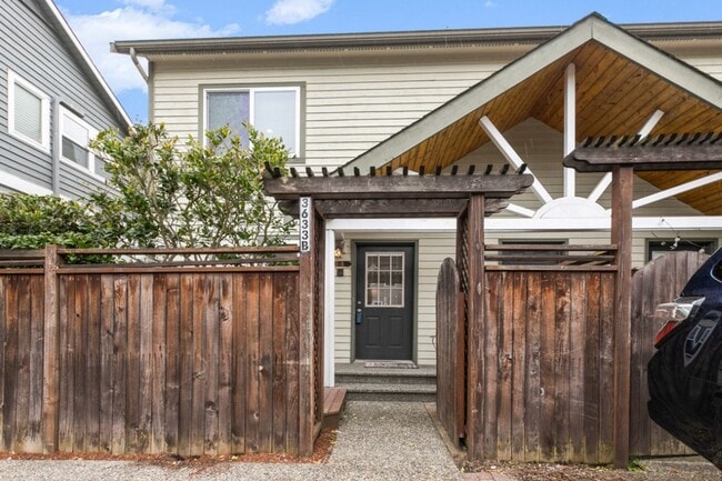 Building Photo - 3Bd/2.5Bd Seattle Townhome