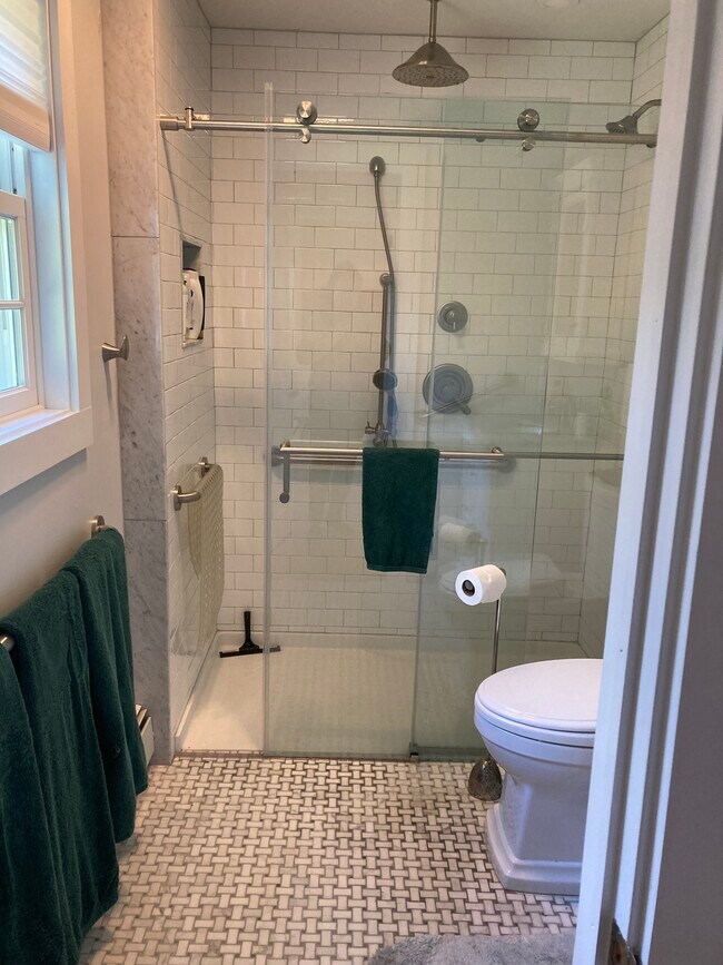 Photo - 3177 Sound Ave