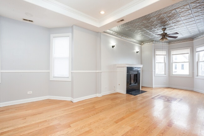 Building Photo - 1943 N Lawndale Ave Unit 2 Rental