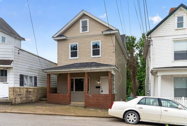 Photo - 321 Clark St