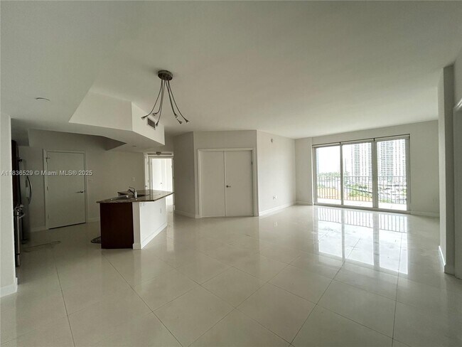 Photo - 19900 E Country Club Dr Condo Unit 1005
