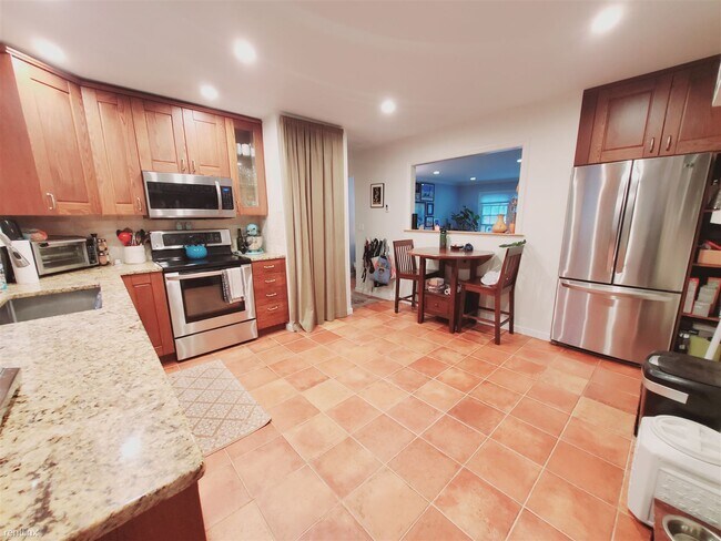 Photo - 2 br, 1 bath Condo - 1307 Hope St Unit 8 Unit 8