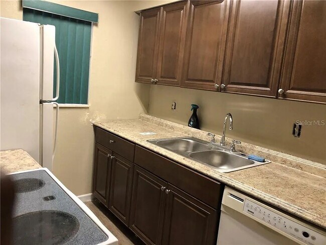 Photo - 836 Sky Lake Cir