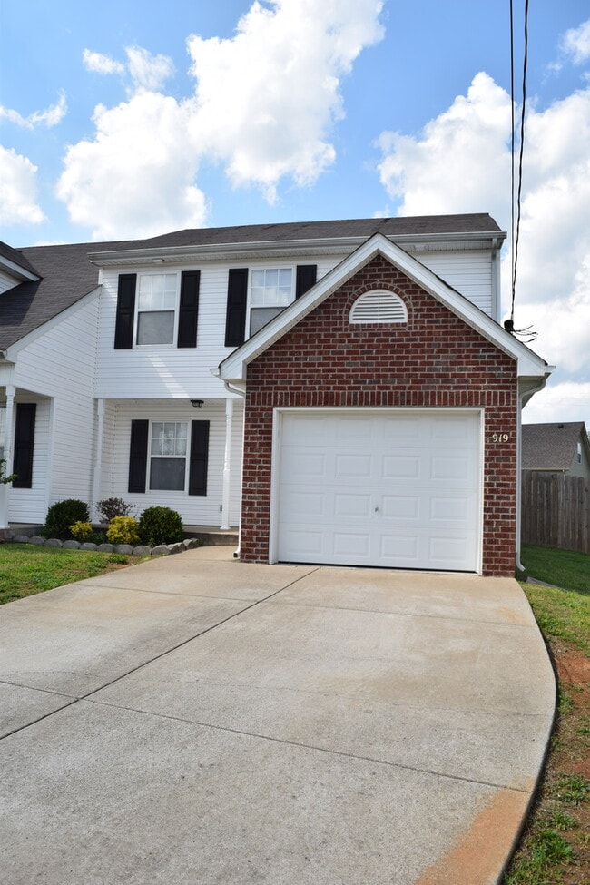 Photo - Wonderful 3 Bedroom 2 1/2 Bath Townhouse Now Available!