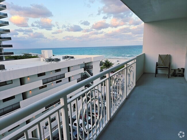 Building Photo - 5825 Collins Ave Unit 7D Rental