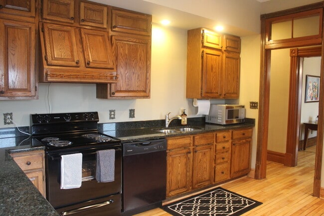 Photo - 653 5th St E Unit Upper