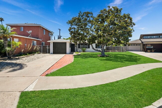 Photo - A 3 BR House with a big backyard? Yes please!