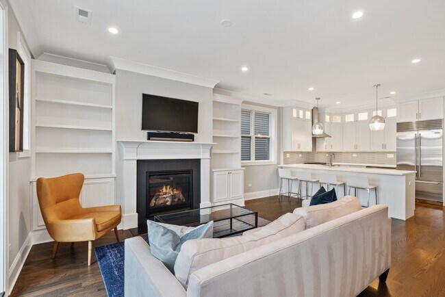 Photo - 2038 N Burling St Unit 2