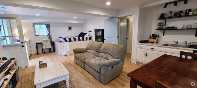 Building Photo - 1003 S Blanchard St Rental