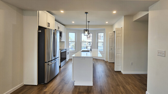 Photo - 124 N Reservoir St Townhome