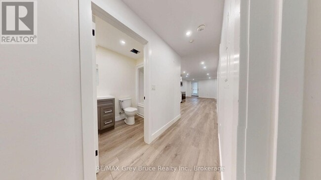 Photo - 39 1st Ave S