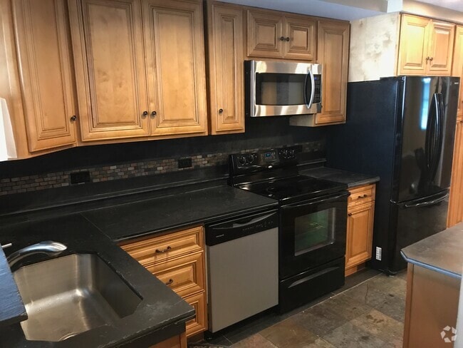 Building Photo - 1117 Freyburg St Unit 1117 Freyburg 2nd Flr Rental