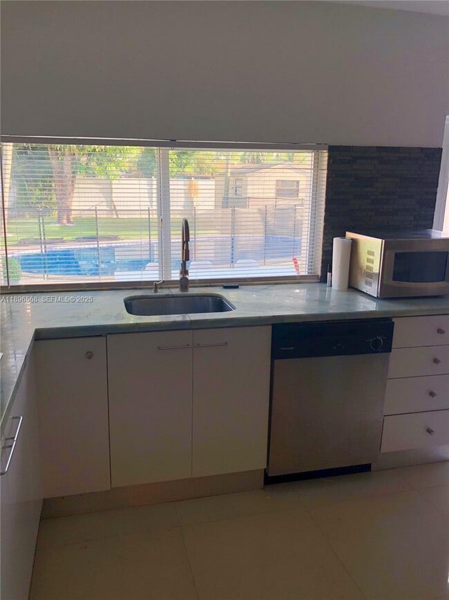 Photo - 1918 Liberty St