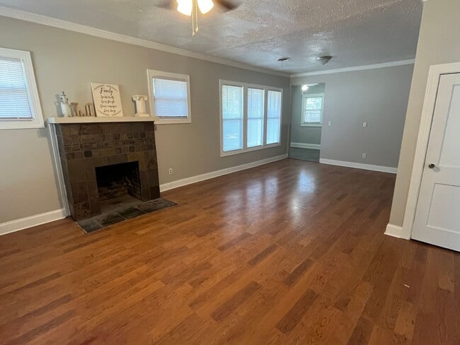 Photo - 205 W K St