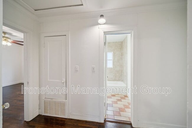 Photo - 2119 W 40th St