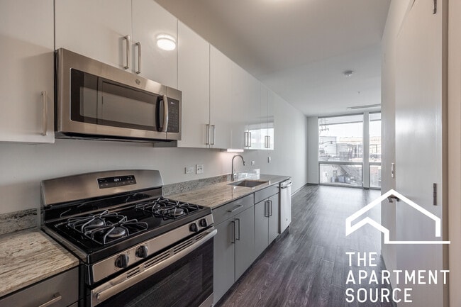 Building Photo - 2340 N California Ave Unit 228