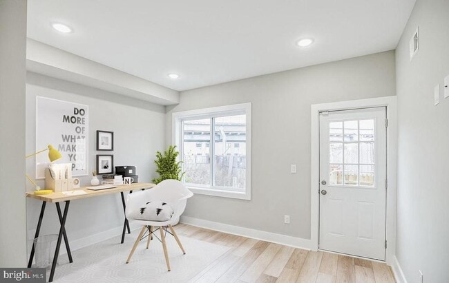 Building Photo - 2216 Emerald St