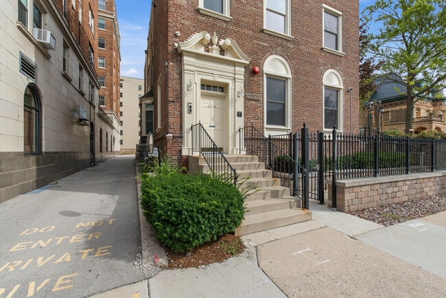 Building Photo - 1042 E Juneau Ave