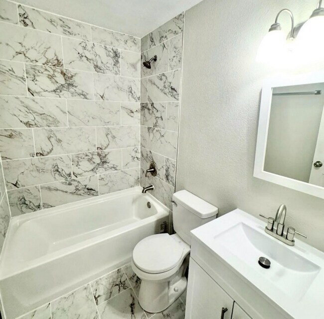 Photo - 3341 E Fountain Blvd Unidad 212