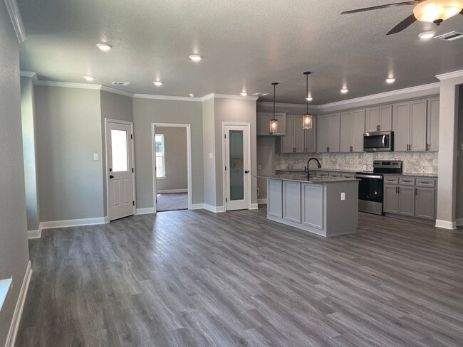 Photo - 1615 Black Kettle Trl