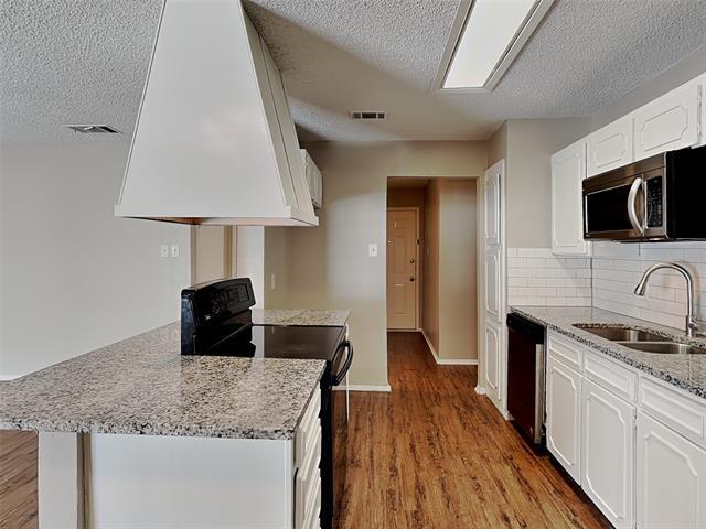 Photo - 701 Admiralty Way