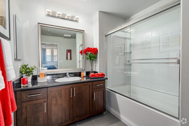 2BR, 2BA - 1038SF - Primary Bathroom
