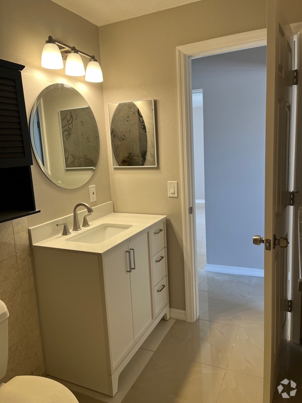 Building Photo - 815 13th Ave NW Rental