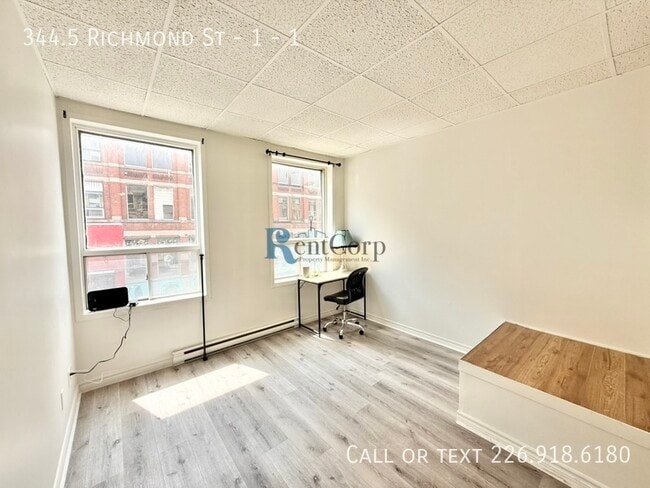 Photo - 1-1735 Richmond St