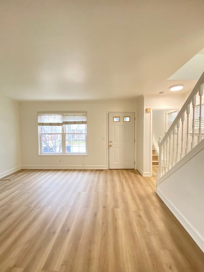 Photo - 1471 Bird Ave