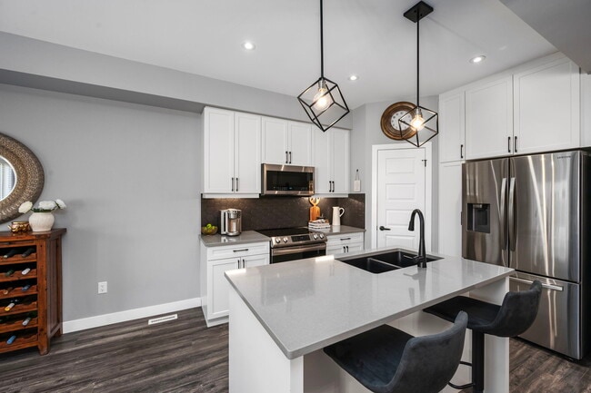 Photo - Komoka — Stunning 3 Bedroom Home for Rent with Fenced Yard & Garage Unit 252