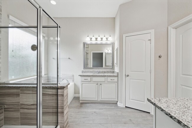 Photo - 1535 Giles Dr