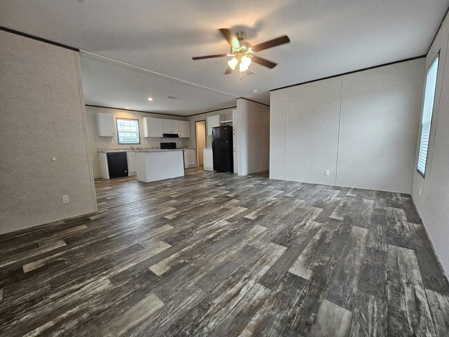 Photo - 464 Suwanee Dr
