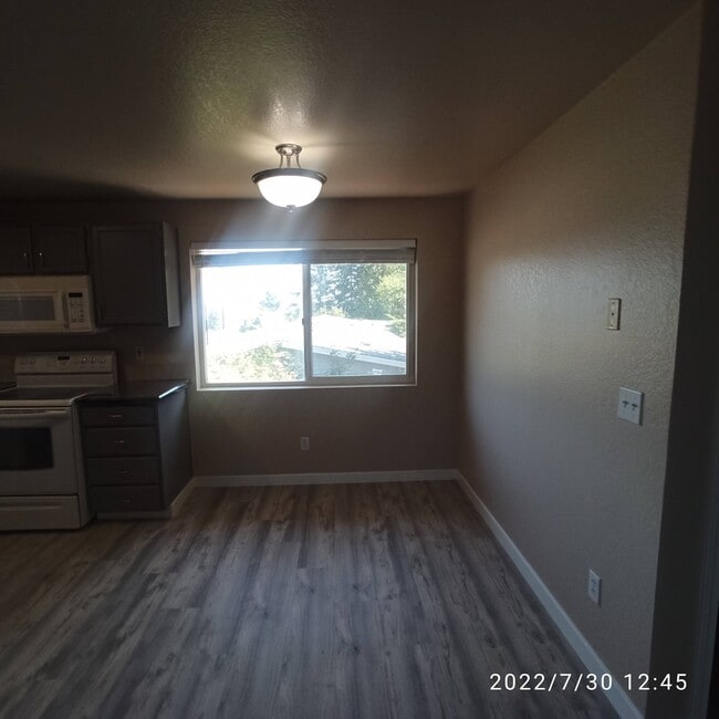 Kitchen - 7605 Ridgewood Dr Unit B