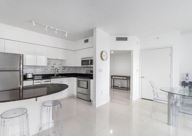 Photo - 1330 West Ave
