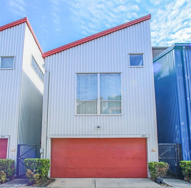 Building Photo - 6913 Yellowstone Way Dr
