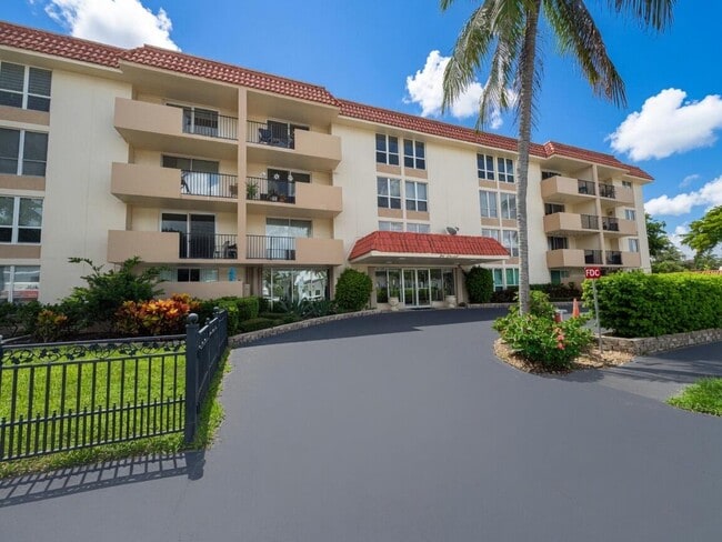 Building Photo - 1000 Spanish River Rd Unit 4p