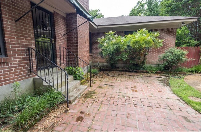 Photo - 2464 Monroe Ave