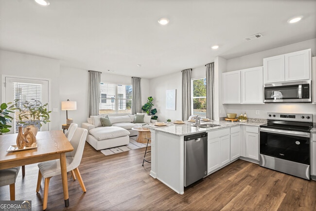 Photo - 15 Silverbell Ln NW