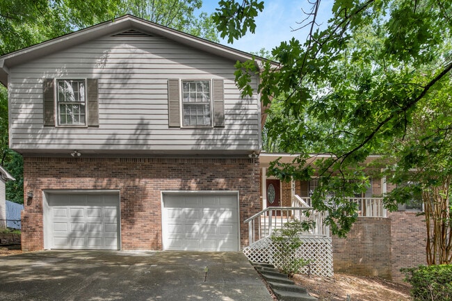 Photo - 2624 Excalibur Dr SE