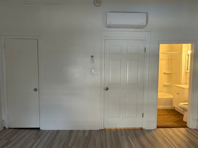 Photo - 207 S 13th St Unidad 2nd Floor Front