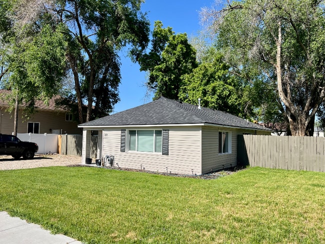Photo - 203 King St