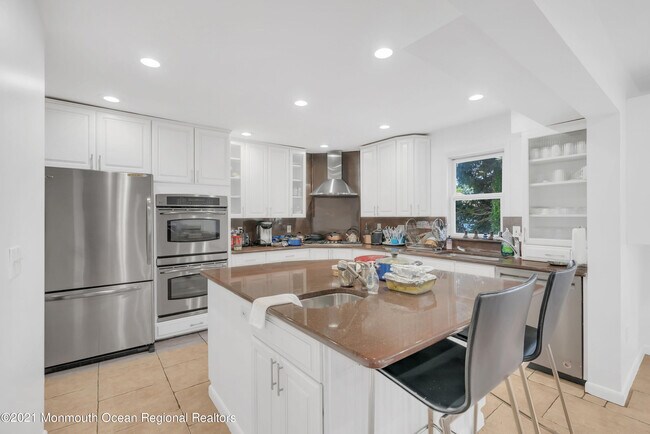 Photo - 45 Roslyn Ct House