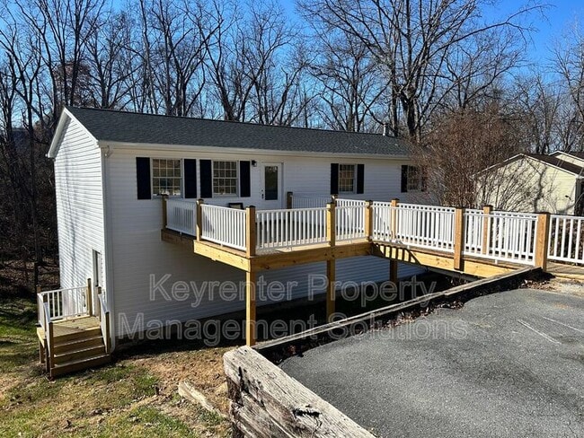 Building Photo - 17 White Oak Dr