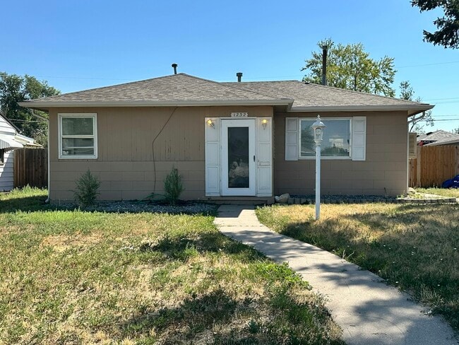 Building Photo - 1232 N Moline St Rental