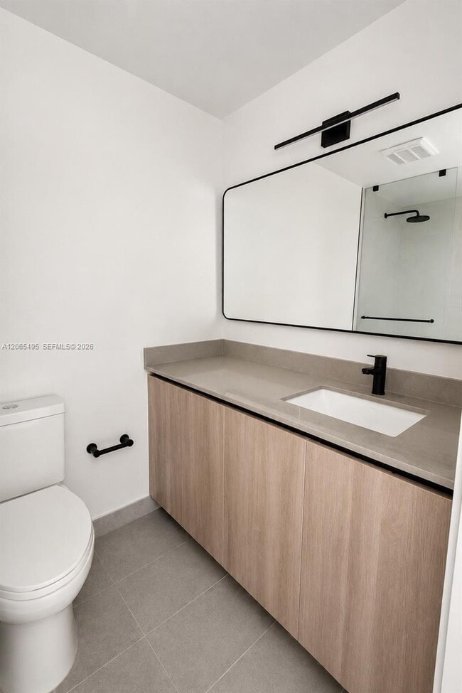 Photo - 121 NE 5th St Unidad 2810