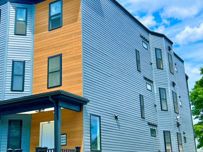 Building Photo - 18 Dunreath St Unit 1 Rental